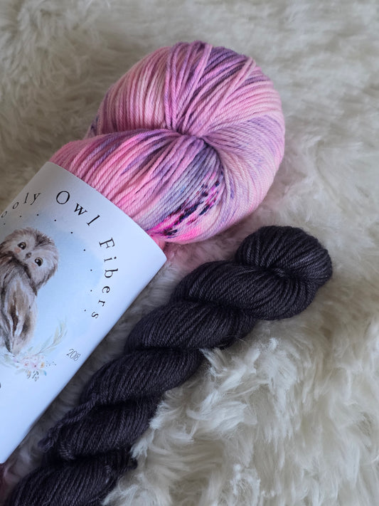 Anemone Flower with Black Mini Skein