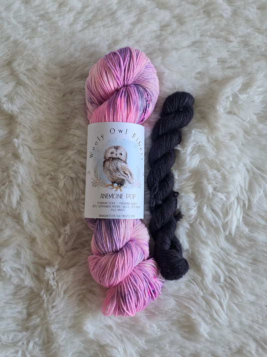 Anemone Flower with Black Mini Skein